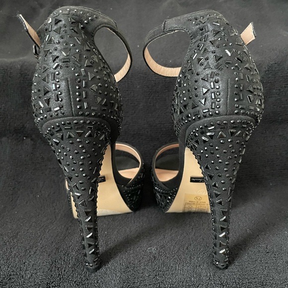 Black Platform size 7 1/2 heels - Picture 4 of 6